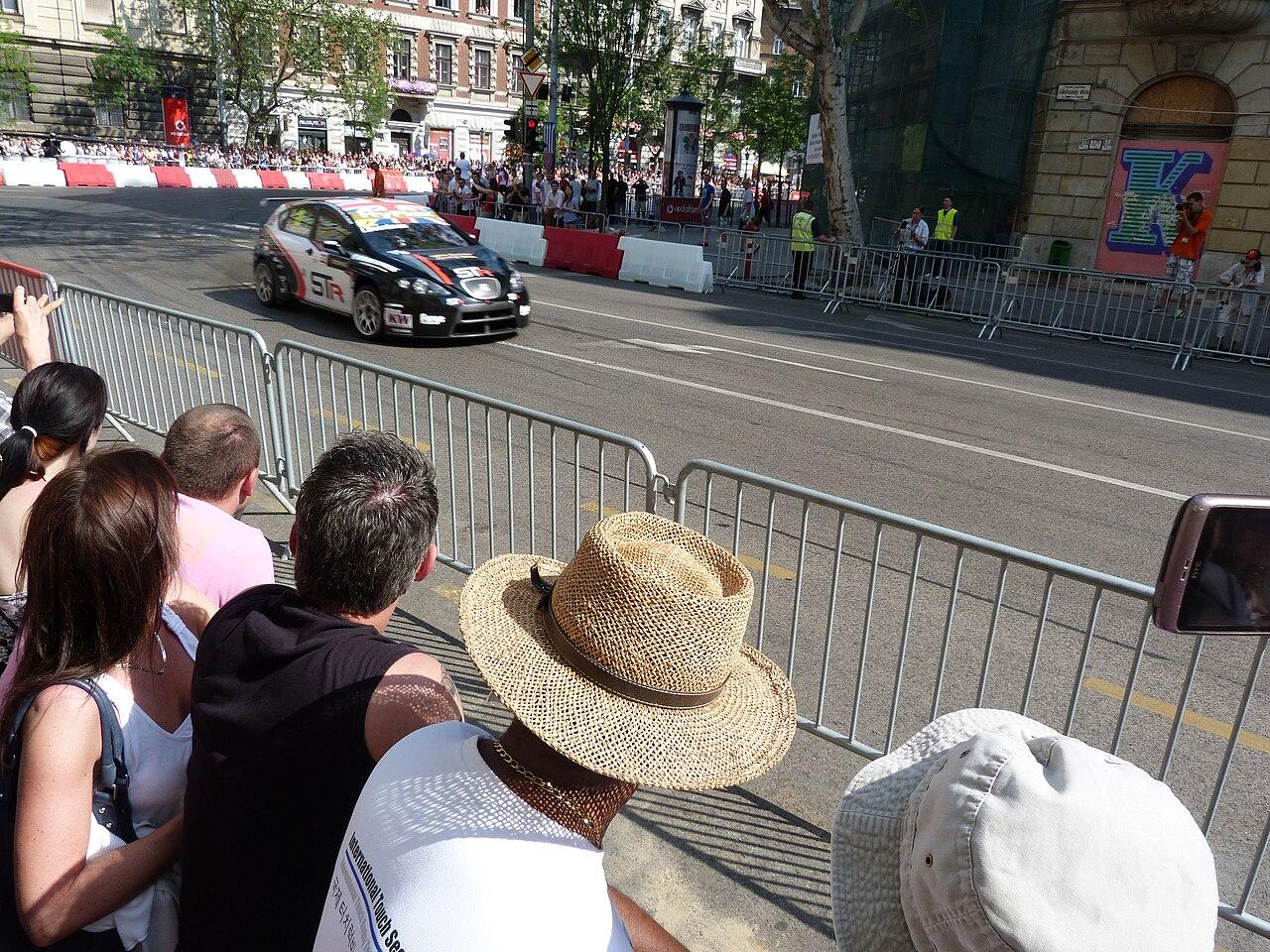 F1赛车心理课:如何在关键时刻稳住(规则判罚视角)